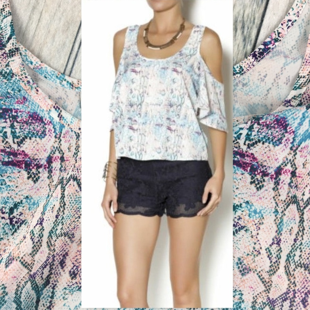 Lovers + Friends open shoulders split sleeves top